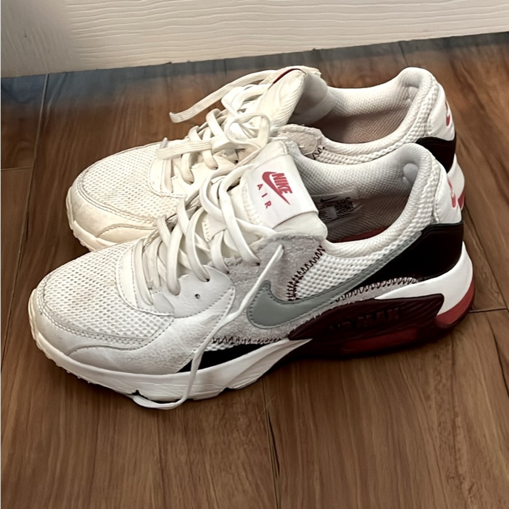 Nike air max. Size 6. Lightly worn.